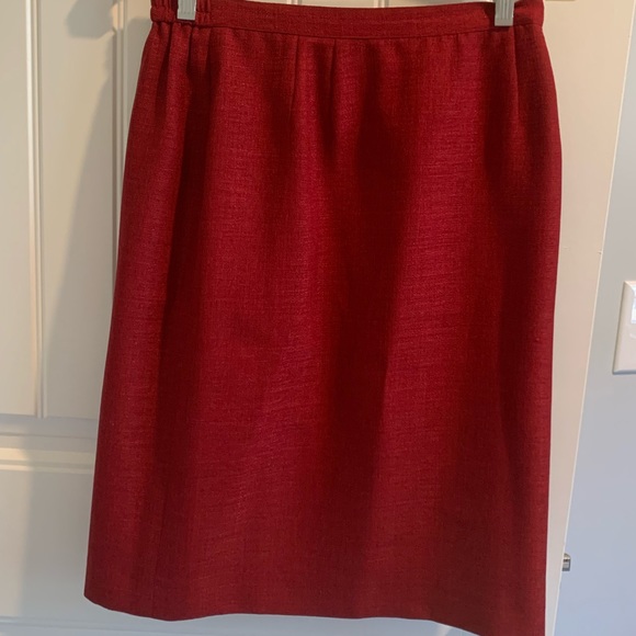 Le Suit Red Suit. - Picture 6 of 6